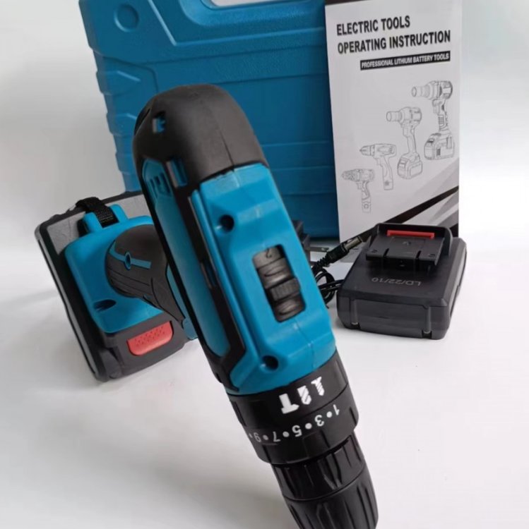 Bormasina insurubatoare cu acumulator, set accesorii in cutie